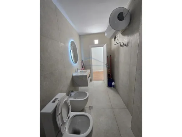 Durres, shitet apartament 2+1+Ballkon Kati 1, 95 m² 88.000 € (Prane Stadiumit, Durres)