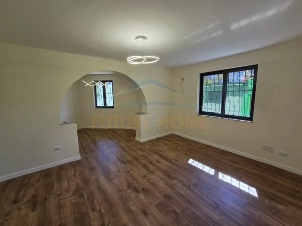 Durres, shitet apartament 2+1+Ballkon Kati 1, 95 m² 88.000 € (Prane Stadiumit, Durres)