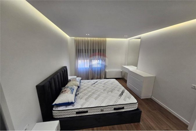 Tirane, jepet me qera apartament 2+1+Ballkon , 100 m² 1.000 € 