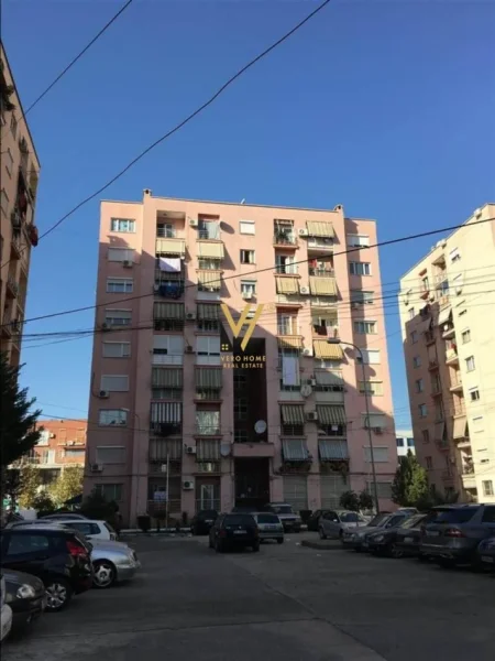 Tirane, jepet me qera apartament 2+1+Ballkon Kati 1, 95 m² 600 € (LAPRAKE)