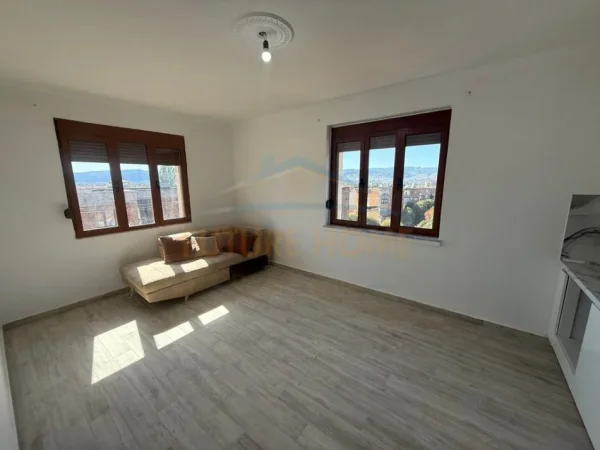 Korce, shitet apartament 2+1 Kati 5, 64 m² 44.000 € (Lagjia 4, Korçë)