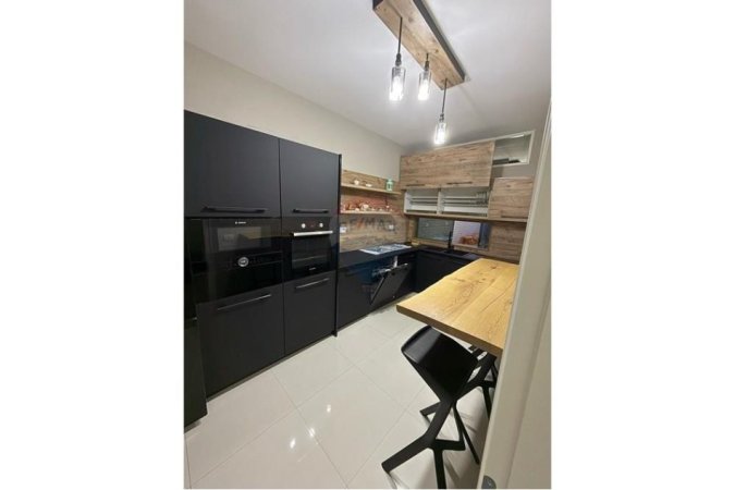 Tirane, jepet me qera apartament 2+1+Ballkon , 120 m² 550 € 
