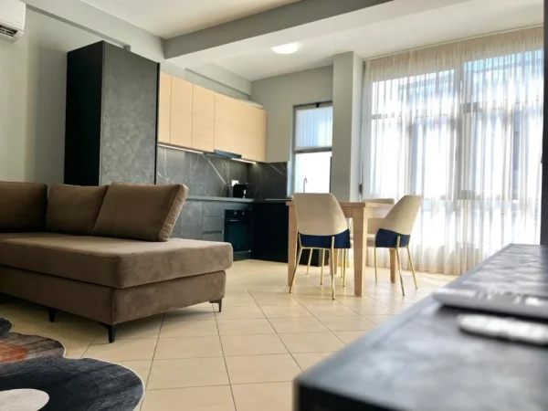 Tirane, jepet me qera apartament 2+1 , 100 m² 600 € (Astir)