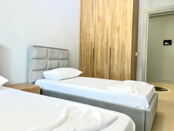 Tirane, jepet me qera apartament 2+1 , 100 m² 600 € (Astir)