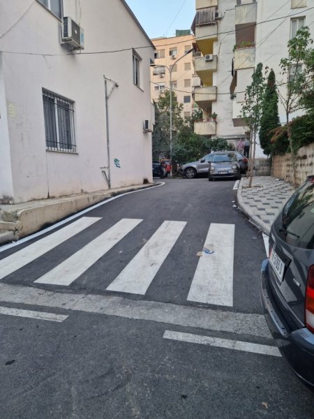 Tirane, jepet me qera apartament 2+1 Kati 1, 77 m² 450 € (Rruga Muhamet Deliu)
