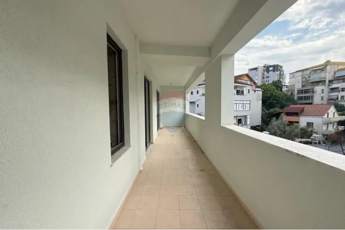 Tirane, shitet apartament 2+1+Ballkon , 107 m² 182.000 € 