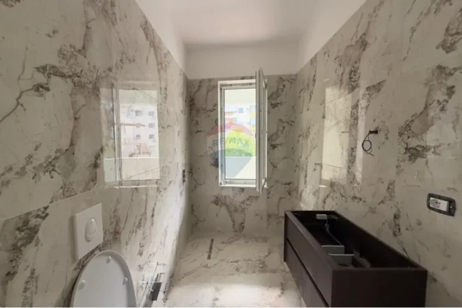 Tirane, shitet apartament 2+1+Ballkon , 107 m² 182.000 € 