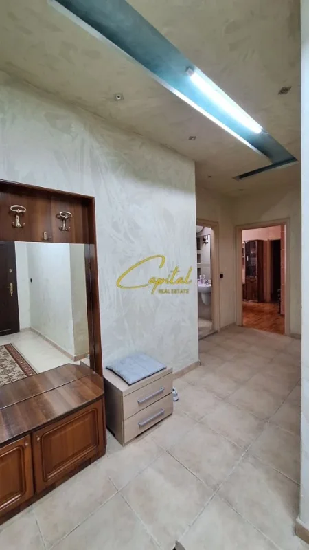 Tirane, jepet me qera apartament 3+1+2 Kati 12, 170 m² 700 € (BRRYLI)