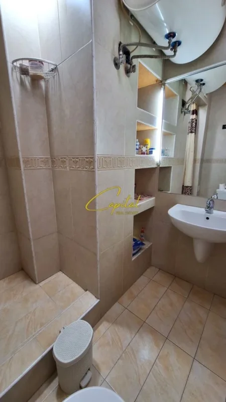 Tirane, jepet me qera apartament 3+1+2 Kati 12, 170 m² 700 € (BRRYLI)