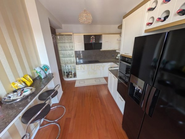 Tirane, shitet apartament Kati 5, 145 m² 350.000 € (Kopeshti Zoologjik)