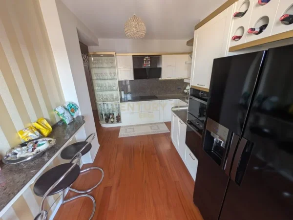 Tirane, shitet apartament Kati 5, 145 m² 350.000 € (Kopeshti Zoologjik)