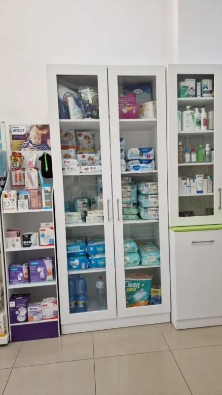 Tirane, shes Shes Rafte Farmacie 1.600 €