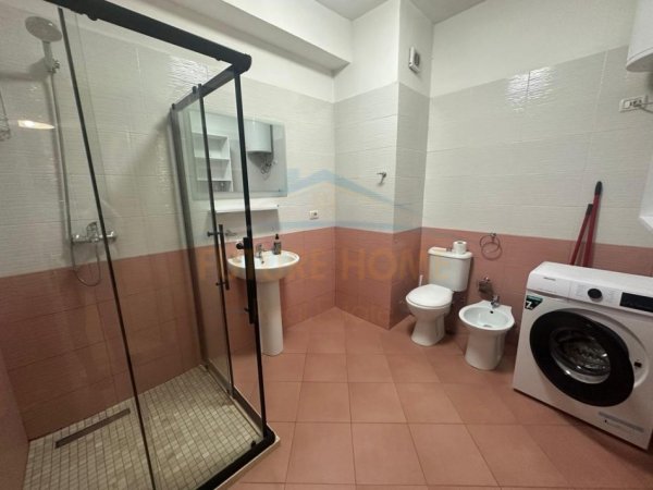 Tirane, jepet me qera apartament 1+1 Kati 4, 71 m² 550 € (Stacioni i Trenit)