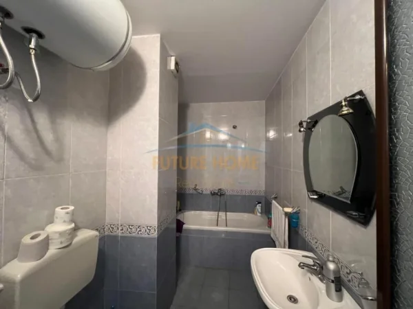 Tirane, jepet me qera apartament 2+1+Ballkon Kati 6, 108 m² 750 € (prane Square 21, Tirane)