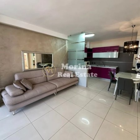 Tirane, jepet me qera apartament 3+1+Ballkon Kati 4, 100 m² 790 € (Pazari I Ri- prane Qendres)