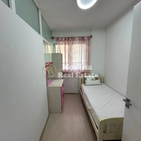 Tirane, jepet me qera apartament 3+1+Ballkon Kati 4, 100 m² 790 € (Pazari I Ri- prane Qendres)