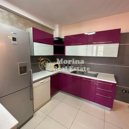 Tirane, jepet me qera apartament 3+1+Ballkon Kati 4, 100 m² 790 € (Pazari I Ri- prane Qendres)