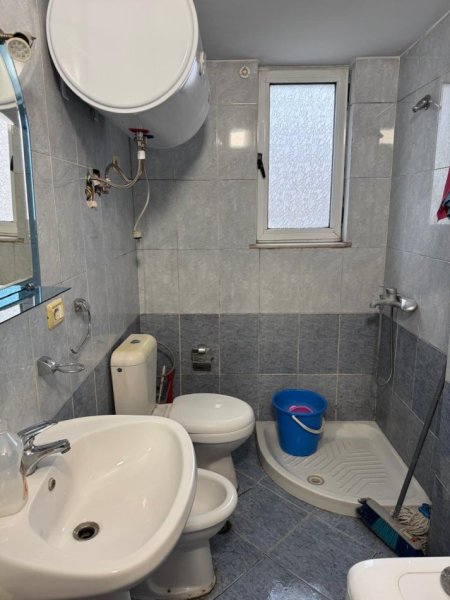 Tirane, jepet me qera apartament 2+1+Ballkon Kati 3, 100 m² 600 € (Prane Ures se Tabakeve,ATSH-ja,Rruga Fadil Rada)