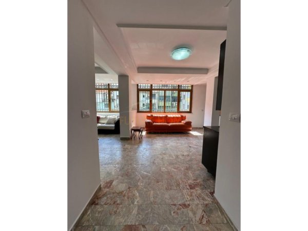 Tirane, jepet me qera ambjent biznesi Kati 2, 106 m² 1.200 € 