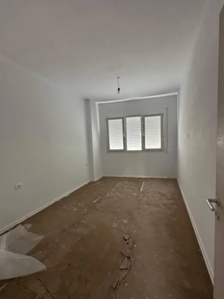 Tirane, jepet me qera zyre Kati 2, 96 m² 600 € (RIVER REZIDENC)