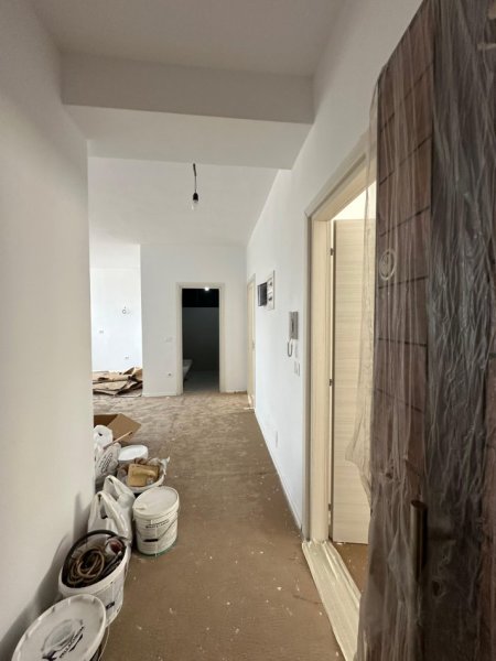 Tirane, jepet me qera zyre Kati 2, 96 m² 600 € (RIVER REZIDENC)