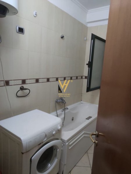 Tirane, jepet me qera apartament 2+1+Ballkon Kati 3, 120 m² 700 € (FERIT XHAJKO)