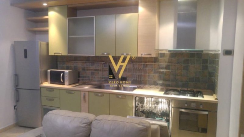 Tirane, jepet me qera apartament 2+1+Ballkon Kati 3, 120 m² 700 € (FERIT XHAJKO)