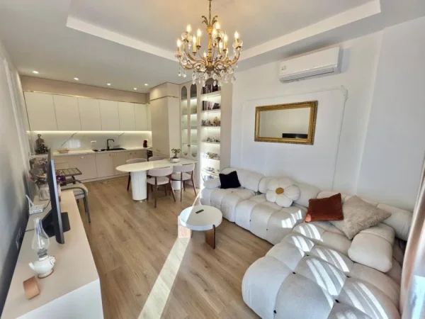 Tirane, jepet me qera apartament 1+1+Ballkon Kati 6, 65 m² 700 € (Kompleksi Erli)