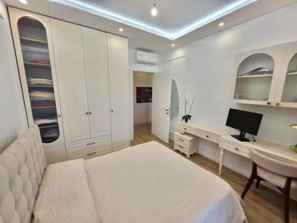 Tirane, jepet me qera apartament 1+1+Ballkon Kati 6, 65 m² 700 € (Kompleksi Erli)