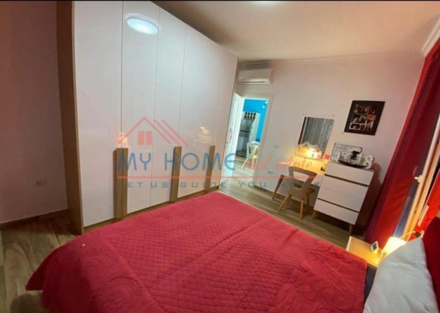 Tirane, jepet me qera apartament 2+1+Ballkon Kati 1, 85 m² 700 € (21 Dhjetori)
