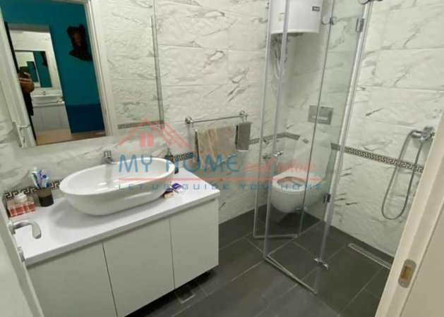 Tirane, jepet me qera apartament 2+1+Ballkon Kati 1, 85 m² 700 € (21 Dhjetori)