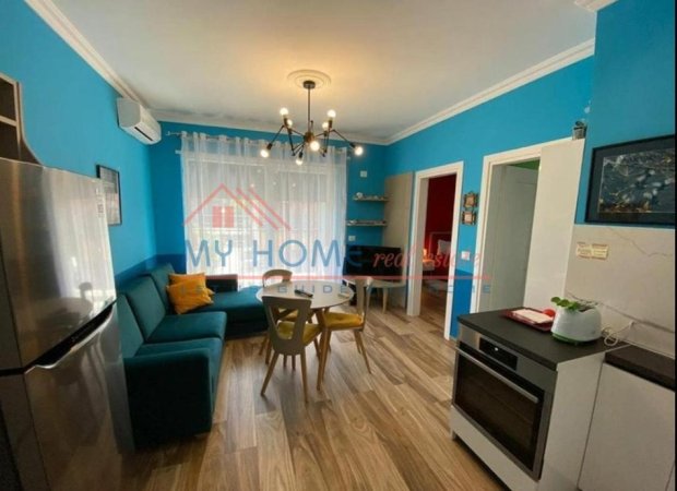 Tirane, jepet me qera apartament 2+1+Ballkon Kati 1, 85 m² 700 € (21 Dhjetori)