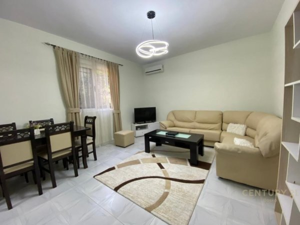 Tirane, jepet me qera apartament 1+1+Aneks+Ballkon Kati 1, 80 m² 600 € 