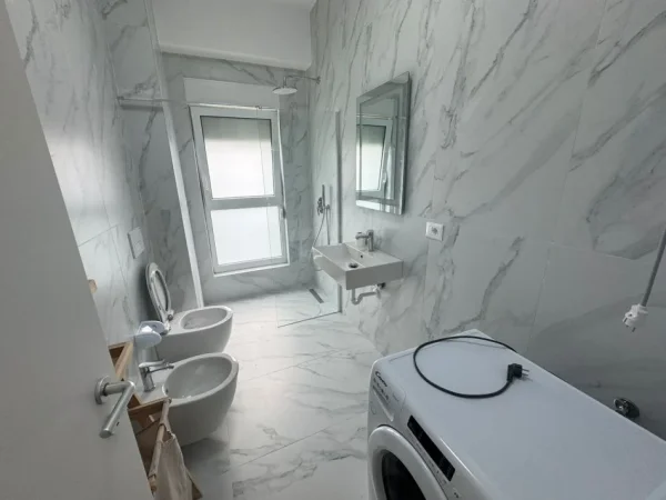 Tirane, jepet me qera apartament 1+1 Kati 6, 65 m² 450 € (Rezidenca kaimi)