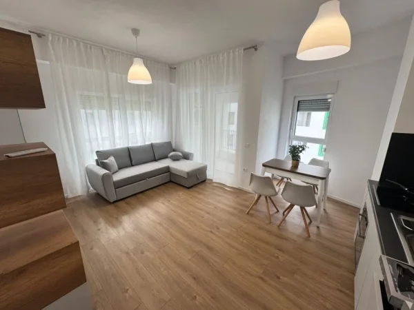 Tirane, jepet me qera apartament 1+1 Kati 6, 
