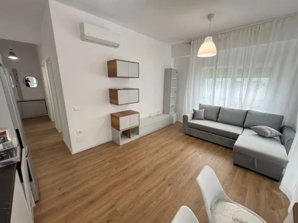 Tirane, jepet me qera apartament 1+1 Kati 6, 