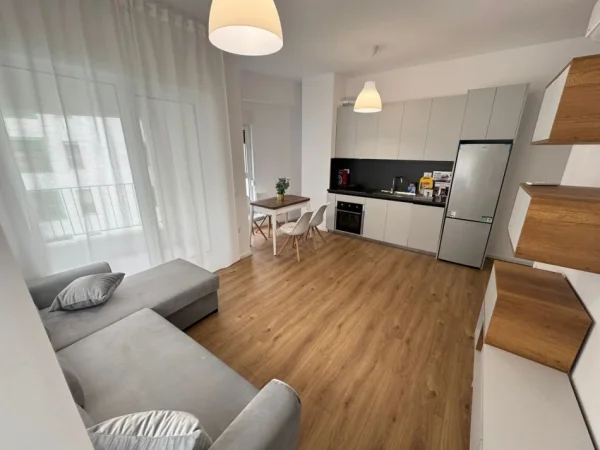Tirane, jepet me qera apartament 1+1 Kati 6, 