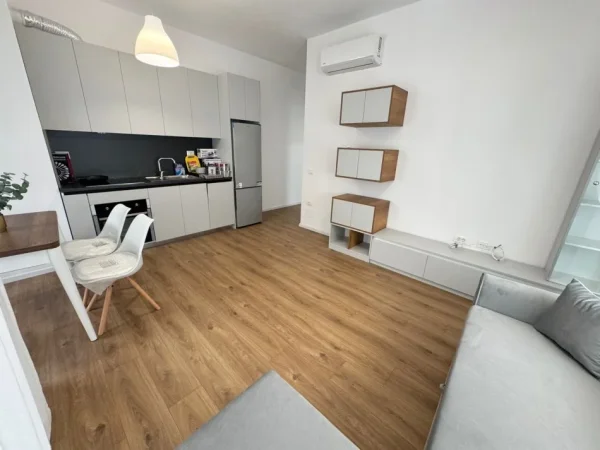 Tirane, jepet me qera apartament 1+1 Kati 6, 