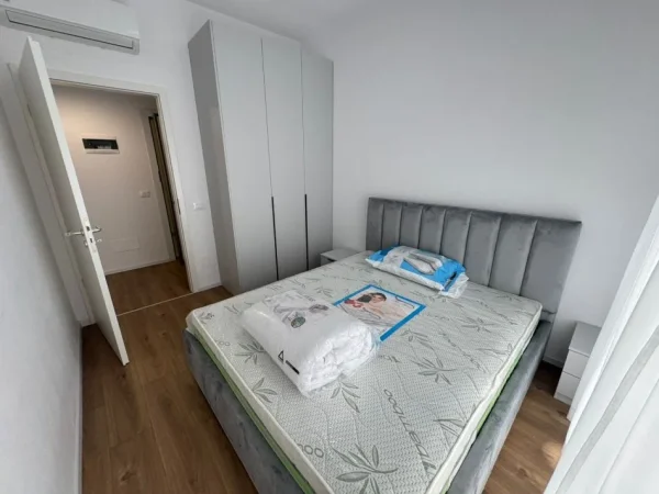 Tirane, jepet me qera apartament 1+1 Kati 6, 