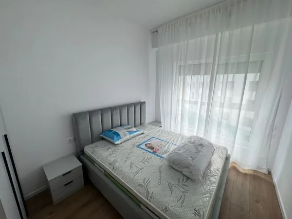 Tirane, jepet me qera apartament 1+1 Kati 6, 