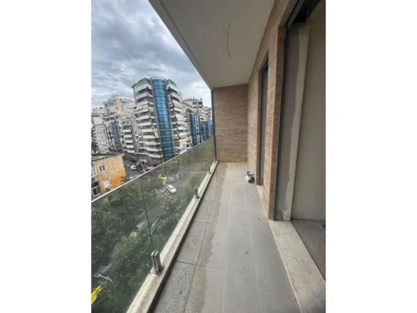 Tirane, shitet apartament 1+1+Ballkon Kati 5, 63 m² 165.000 € (Selvia)