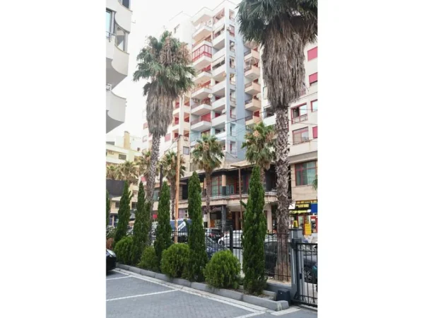 Durres, jepet me qera apartament 2+1+Aneks+Ballkon Kati 4, 135 m² 1.000 € 
