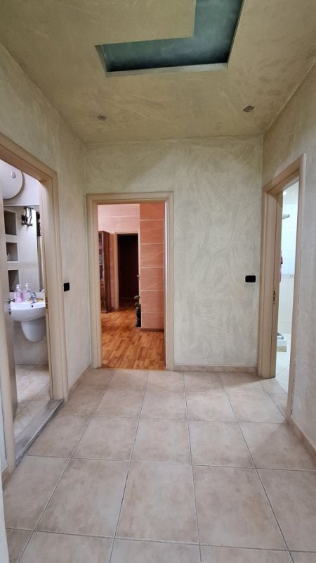 Tirane, jepet me qera apartament 3+1+Ballkon Kati 12, 171 m² 700 € (Bulevardi Bajram Curri, Brryli)