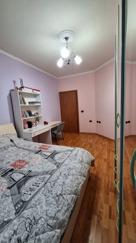 Tirane, jepet me qera apartament 3+1+Ballkon Kati 12, 171 m² 700 € (Bulevardi Bajram Curri, Brryli)
