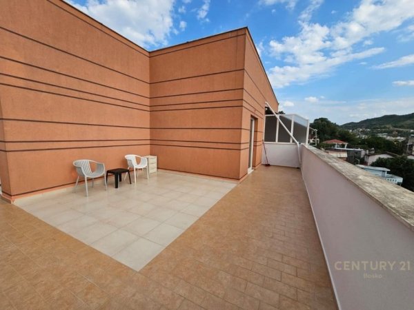 Tirane, jepet me qera apartament 2+1+Ballkon Kati 8, 100 m² 520 € (Kombinat)