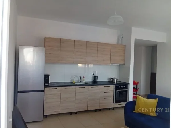Tirane, jepet me qera apartament 2+1+Ballkon Kati 8, 100 m² 520 € (Kombinat)