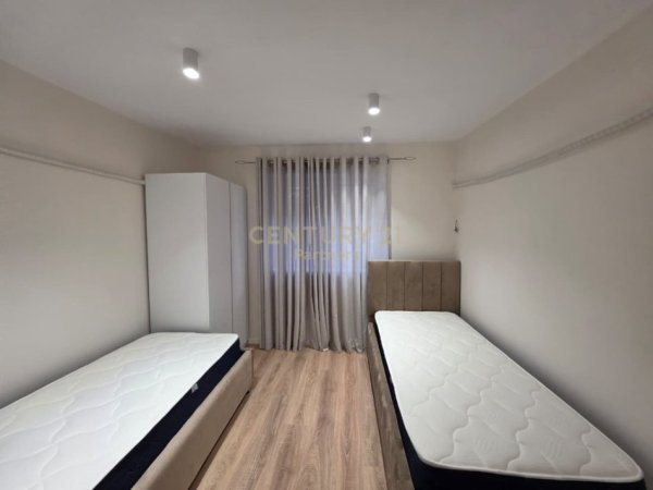 Tirane, jepet me qera apartament 2+1 Kati 1, 93 m² 900 € (pas Hotel Tiranës, pranë Bulevardit Kryesor)