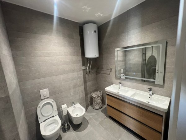 Tirane, jepet me qera apartament 3+1+Ballkon Kati 7, 134 m² 2.100 € (Rruga Faik Konica)
