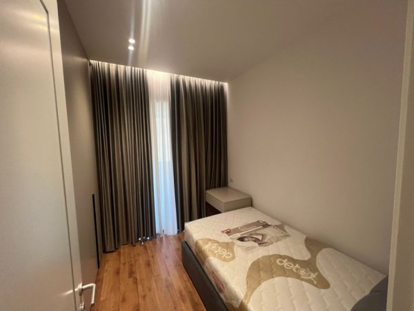 Tirane, jepet me qera apartament 3+1+Ballkon Kati 7, 134 m² 2.100 € (Rruga Faik Konica)