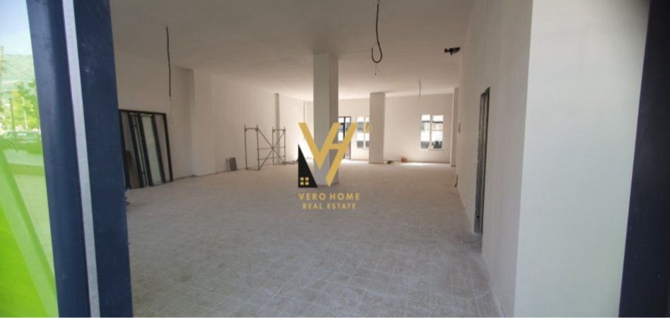 Tirane, jepet me qera ambjent biznesi Kati 0, 220 m² 4.200 € (SHKOZE)